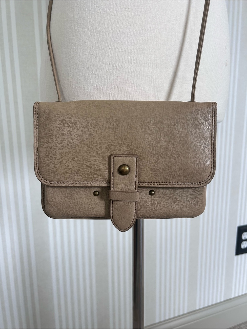 Lucky Brand Vintage Taupe 100% Leather Convertible Wallet Crossbody Purse Bag